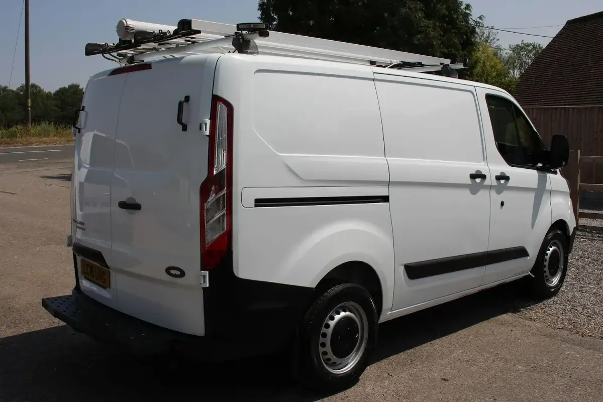 Used Ford Transit Custom 105 HP (77 kW) 2018 White Van