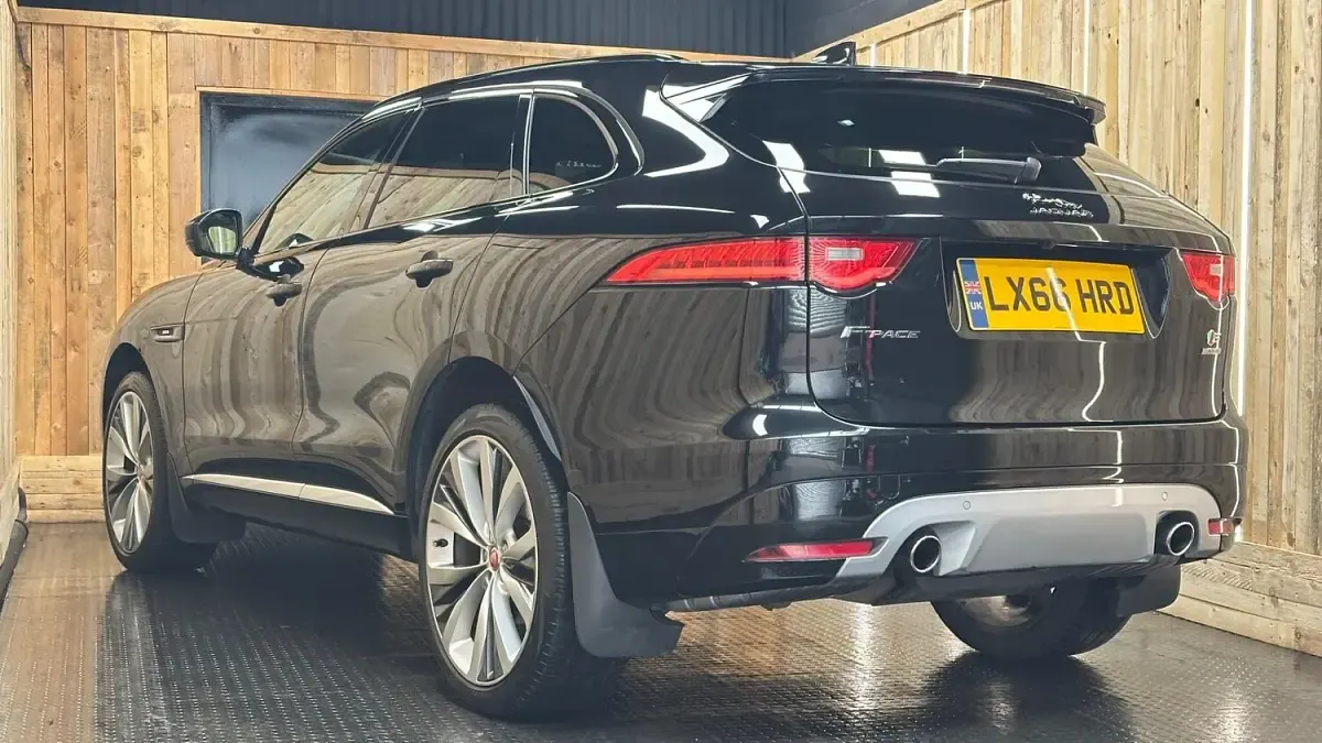 Used Jaguar F-Pace Supercharged 380 HP (279 kW) 2016 Black SUV