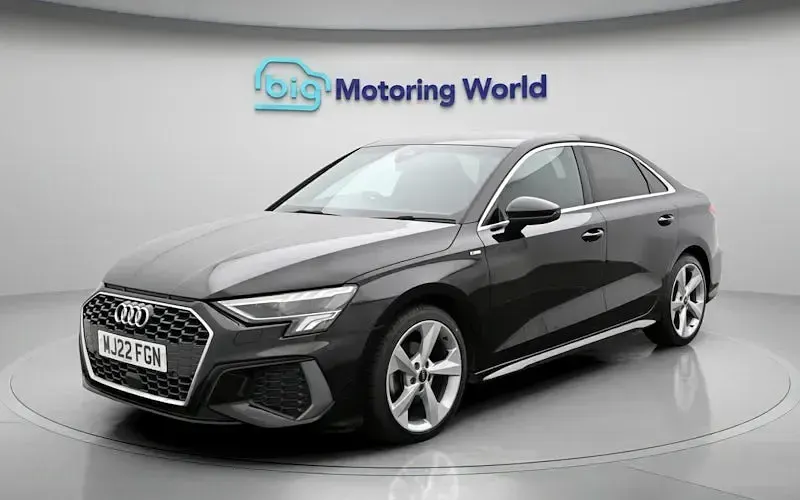 Usado Audi A3 S-Line 110 HP (80 kW) 2024 Sedan