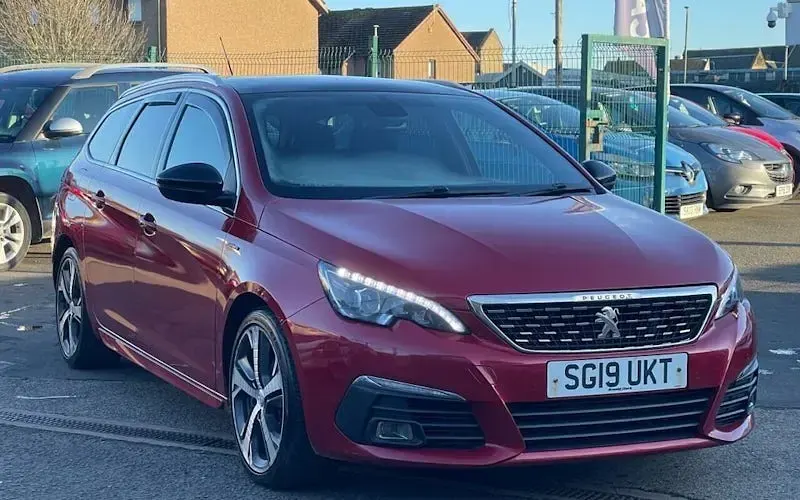 Used Peugeot 308 SW S 131 HP (96 kW) 2019 Red Estate