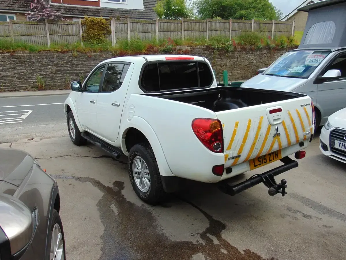 Used Mitsubishi L200 175 HP (128 kW) 2015 White Pickup
