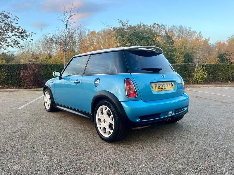 Begagnad Mini Cooper S Hatch 2002 Blå Halvkombi