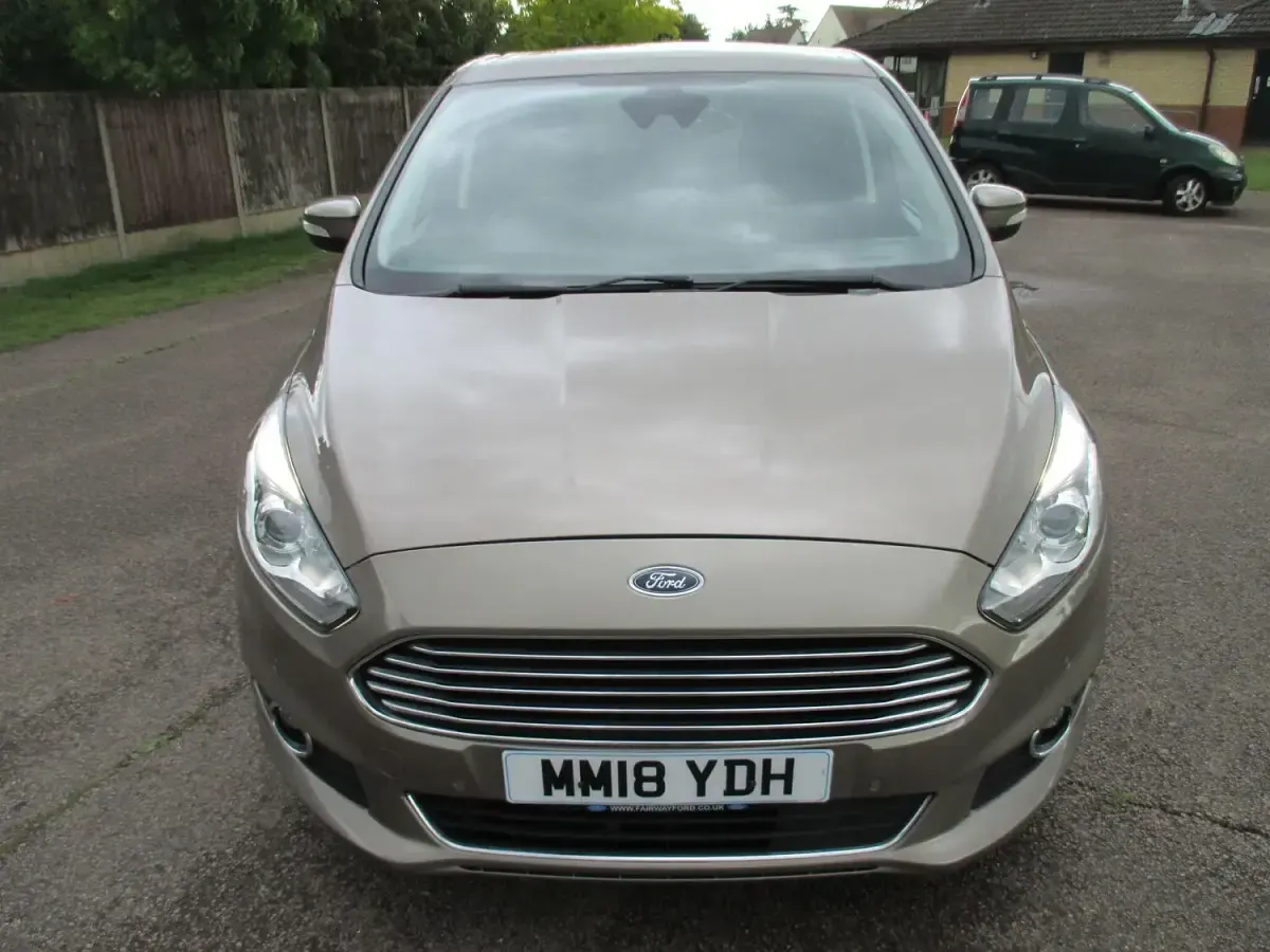 Used Ford S-MAX Titanium 160 HP (117 kW) 2018 Silver MPV