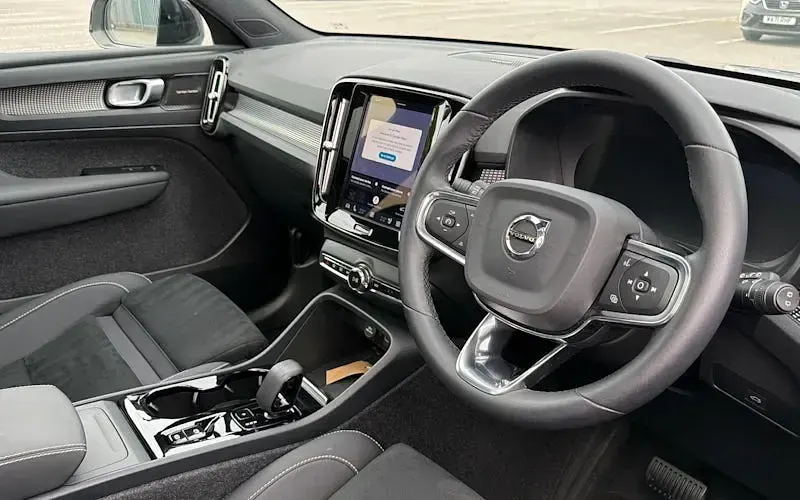 Used Volvo XC40 Ultimate 197 HP (144 kW) 2023 Silver SUV