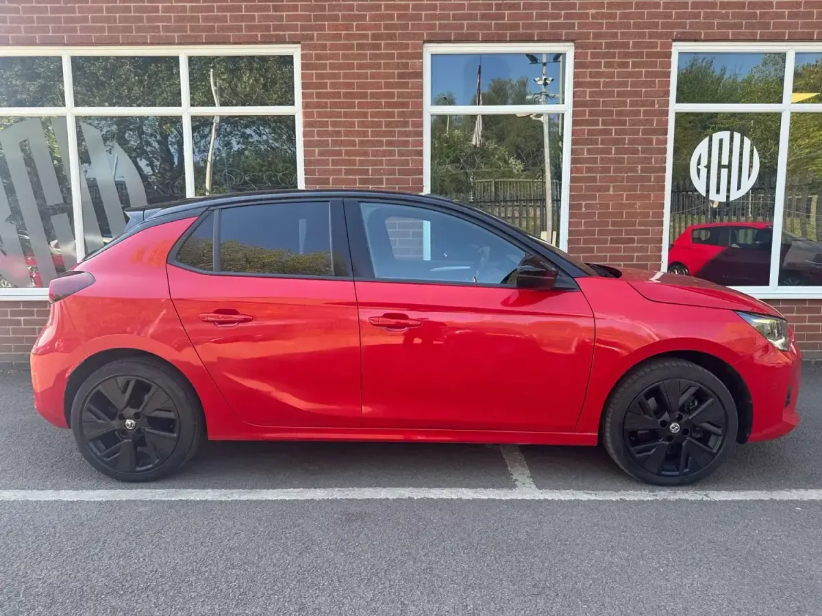 Second-hand Vauxhall Corsa-e Edition 100 kW (136 CP) 2022 Roșu Hatchback
