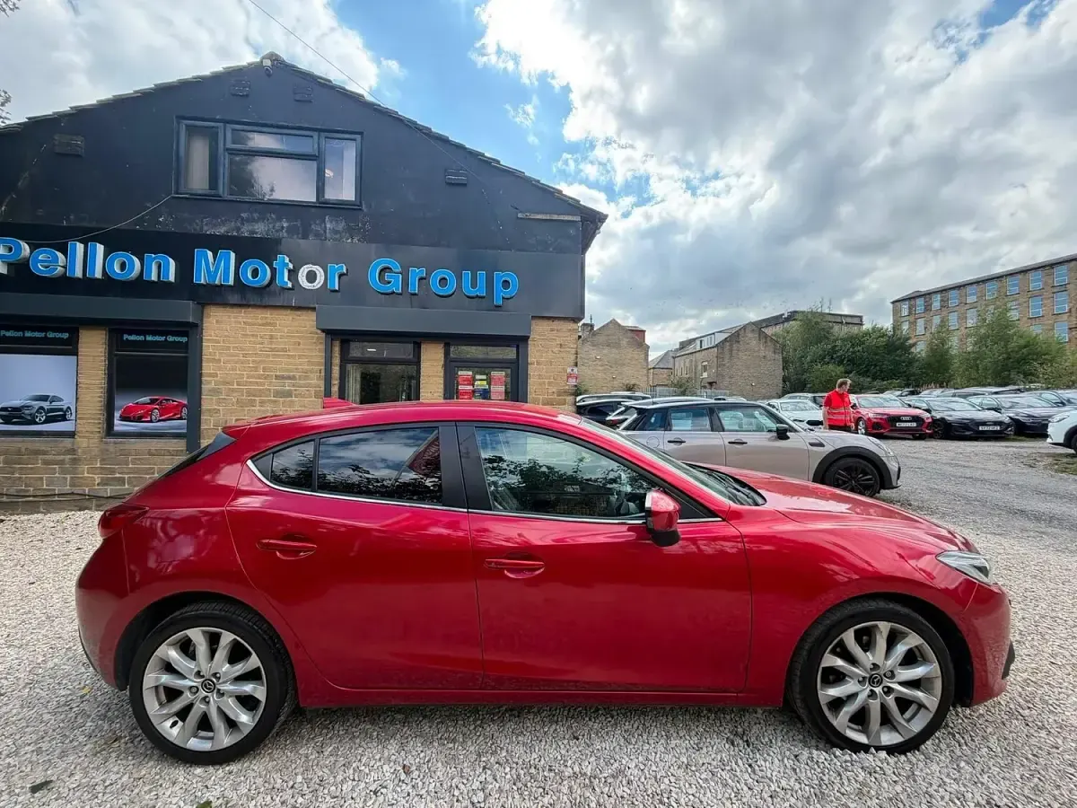 Used Mazda 3 Inclusive 150 HP (110 kW) 2016 Red Hatchback