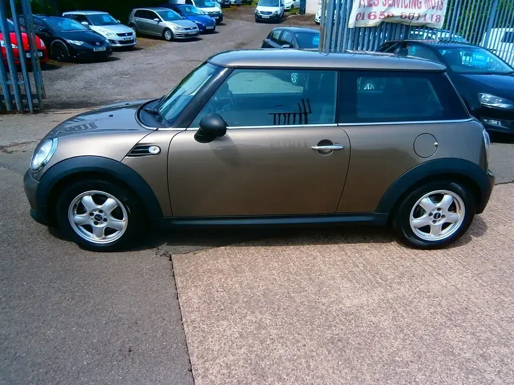 Used Mini ONE Hatch 98 HP (72 kW) 2011 Silver Hatchback