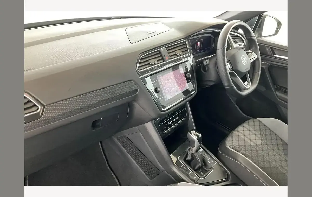 Usado VW Tiguan R-line 150 HP (110 kW) 2023 Cinzento SUV