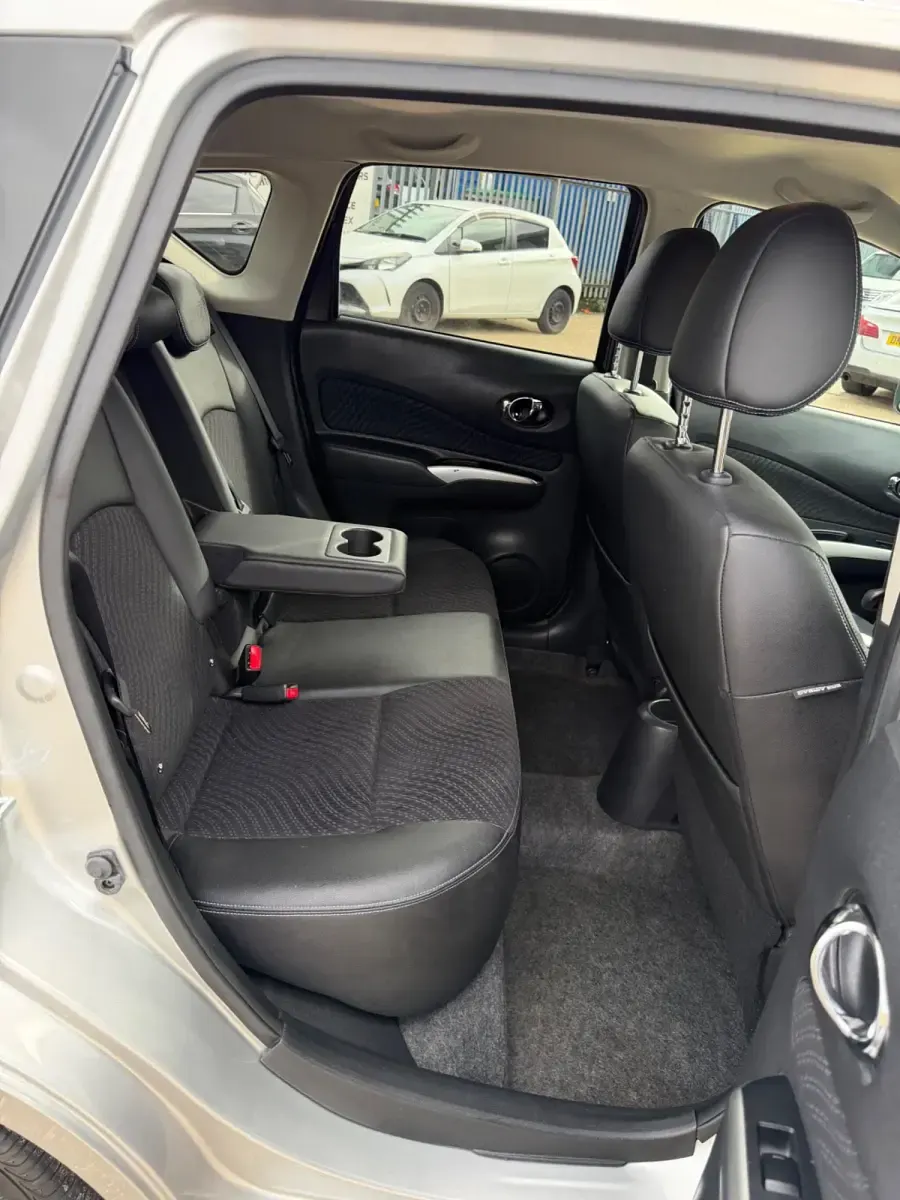 Używany Nissan Note S 2015 Srebrny Hatchback