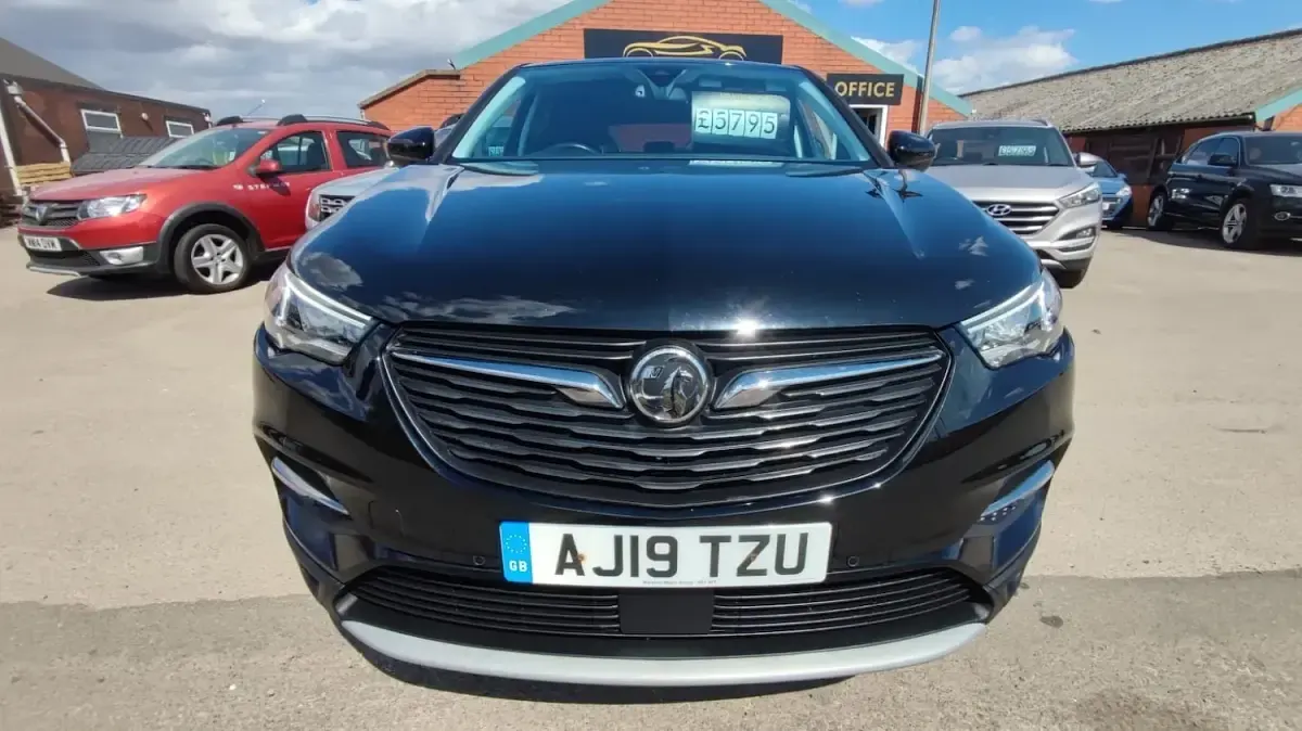 Used Vauxhall Grandland X Sport 130 HP (95 kW) 2019 Black SUV