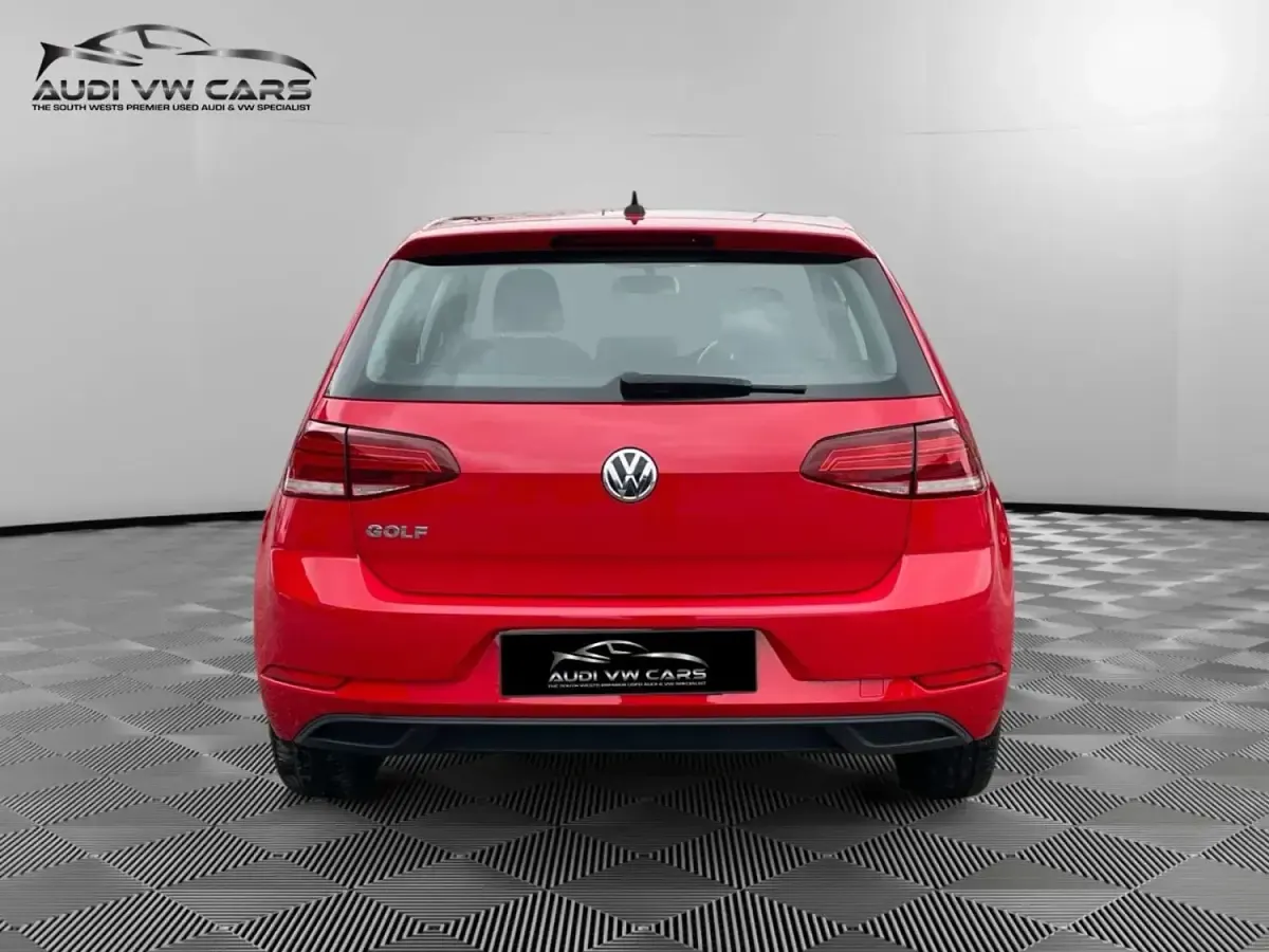 Second-hand VW Golf VII S 115 CP (84 kW) 2019 Roșu Hatchback