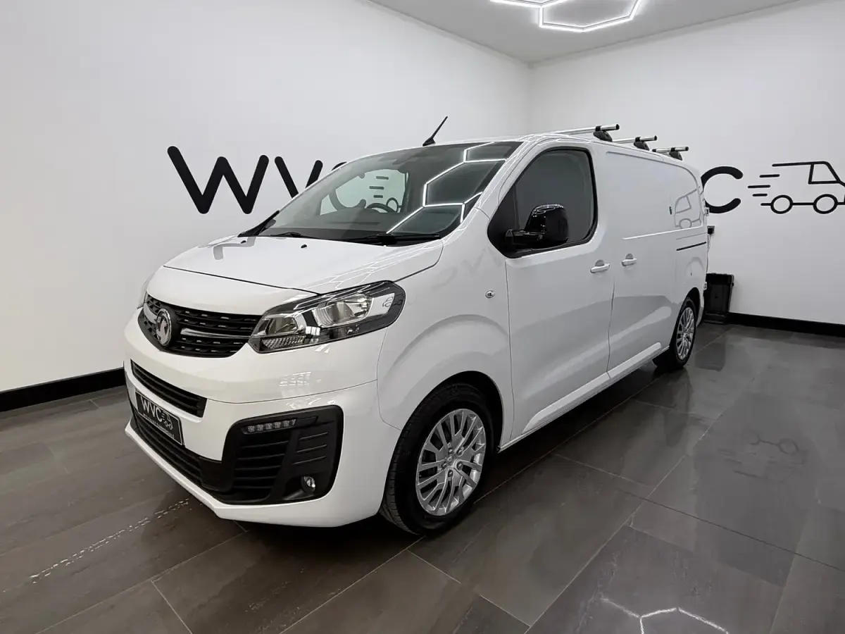 Used Vauxhall Vivaro 120 HP (88 kW) 2023 White MPV