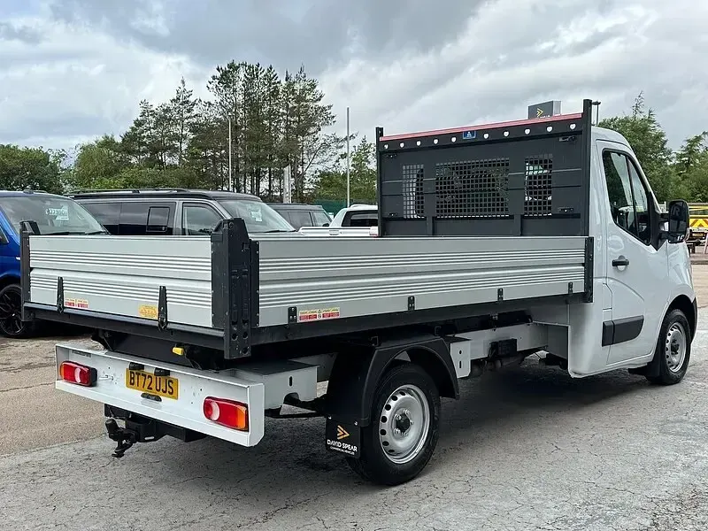 Used Nissan Interstar Tekna 145 HP (106 kW) 2023 White Van