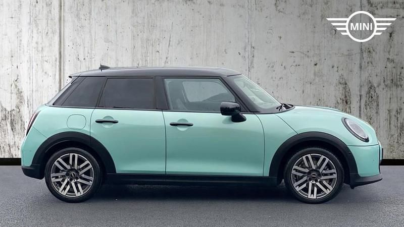 Used Mini Cooper Classic 113 kW (154 HP) 2025 Green Hatchback