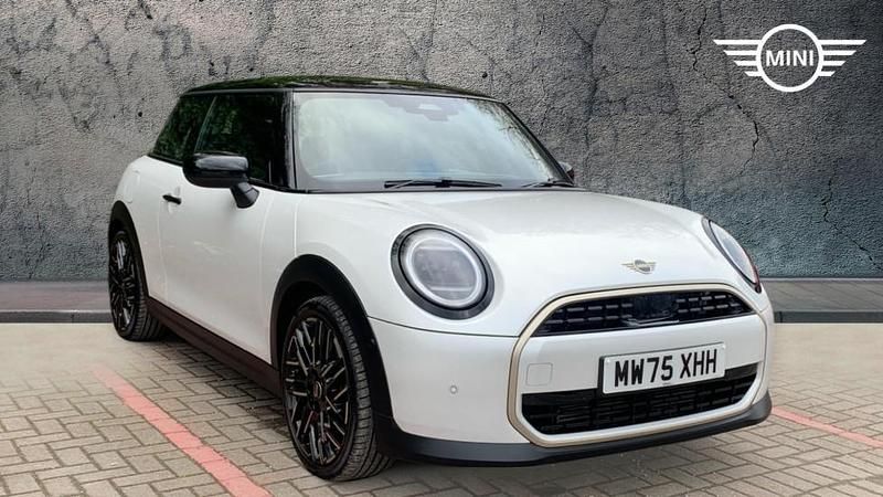 Used Mini Cooper Hatch 113 kW (154 HP) 2025 White Hatchback