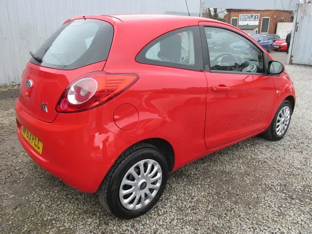 Used Ford Ka 69 HP (50 kW) 2015 Red Hatchback