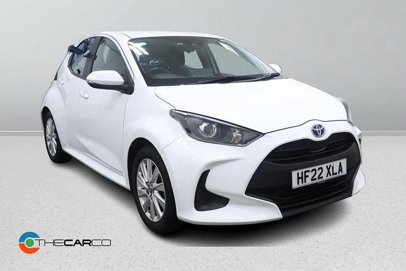 Used Toyota Yaris Hybrid 116 HP (85 kW) 2022 White Hatchback