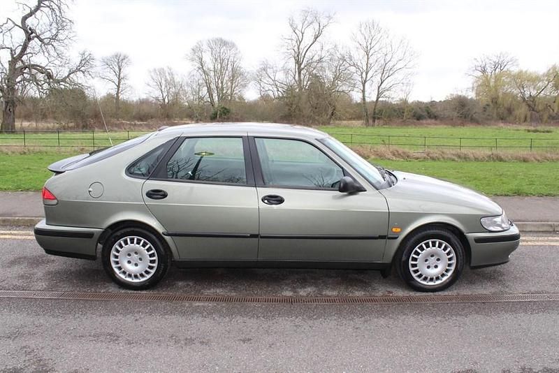 Begagnad Saab 9-3 1998 Grön Halvkombi