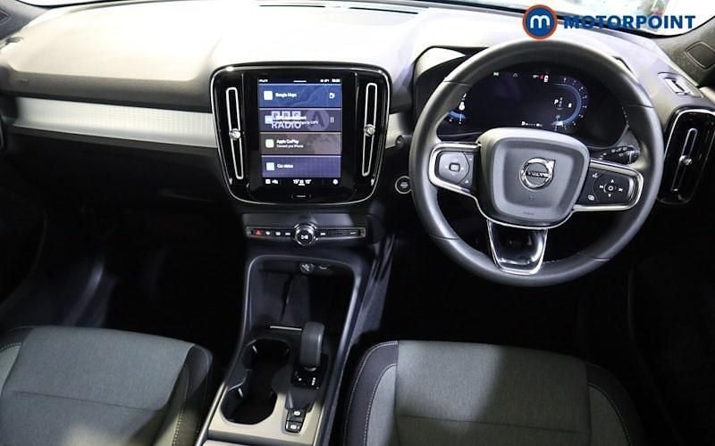 Used 2025 Volvo XC40 Core SUV | £22,099 (Super price) - Image 1/4