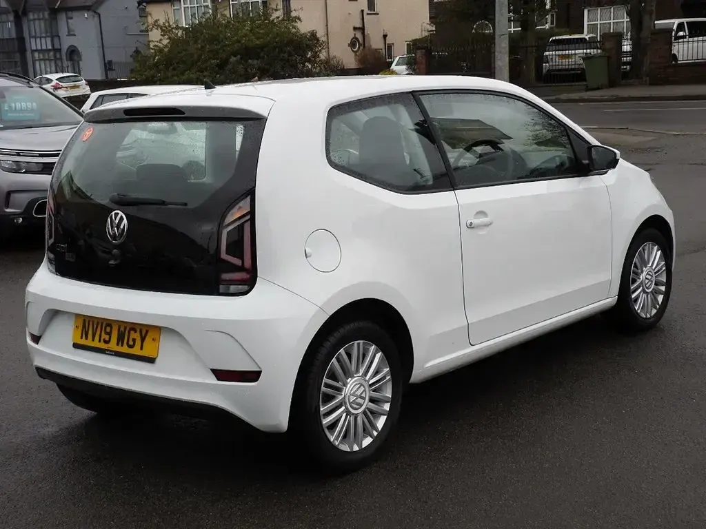 Used VW up! move up! 60 HP (44 kW) 2019 White Hatchback