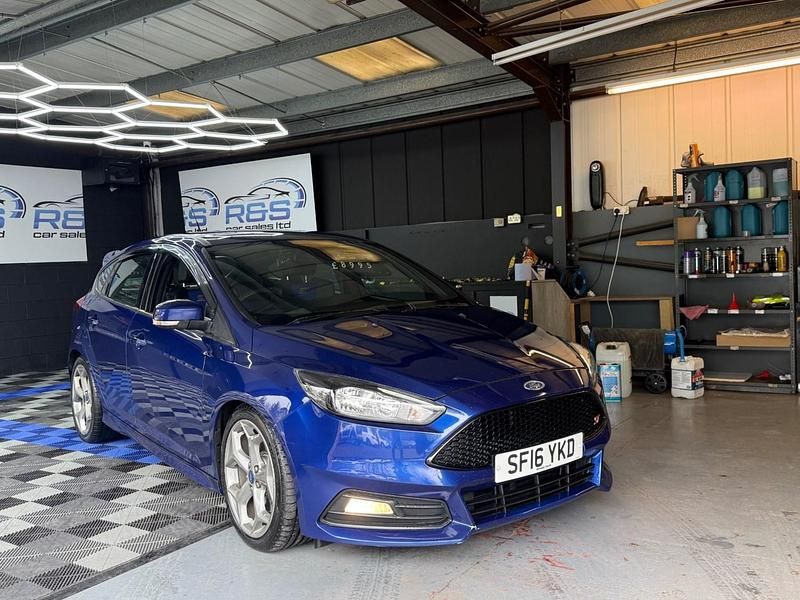 Used Ford Focus ST 185 HP (136 kW) 2016 Blue Hatchback