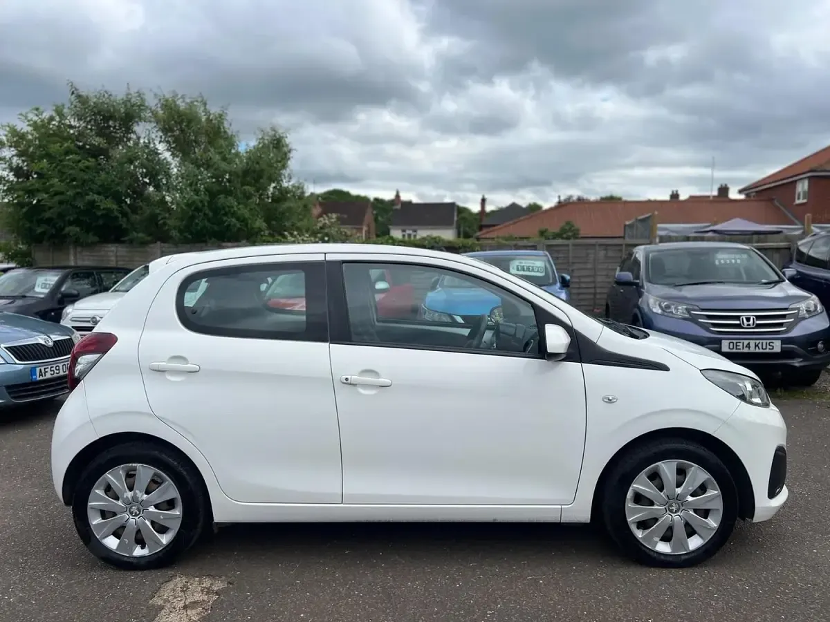Used Peugeot 108 Active 68 HP (50 kW) 2017 White Hatchback