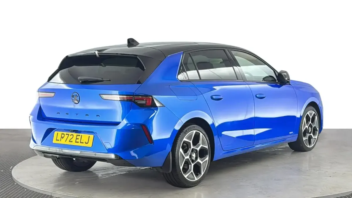 Used Vauxhall Astra Ultimate 130 HP (95 kW) 2022 Blue Hatchback