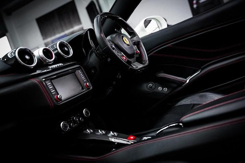 Used Ferrari California 560 HP (411 kW) 2015 White Cabriolet