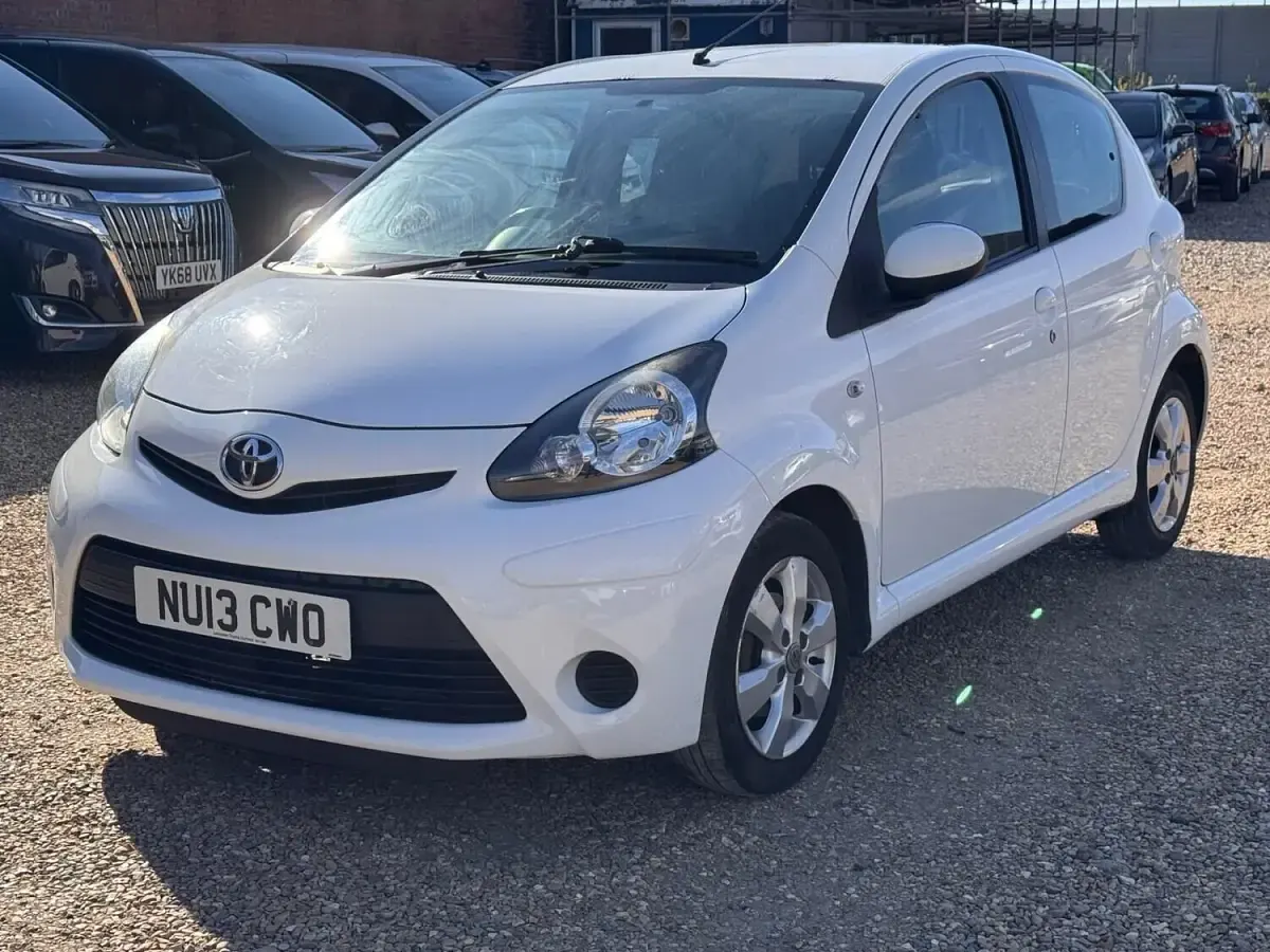 Used Toyota Aygo 68 HP (50 kW) 2013 White Hatchback