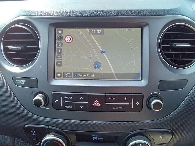 Used Hyundai i10 Premium SE 87 HP (63 kW) 2017 Blue Hatchback