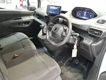 Used Peugeot Partner 131 HP (96 kW) 2024 White MPV