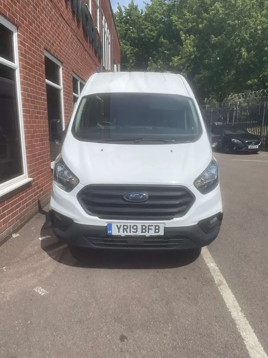 Used Ford Transit Custom 105 HP (77 kW) 2019 White Van
