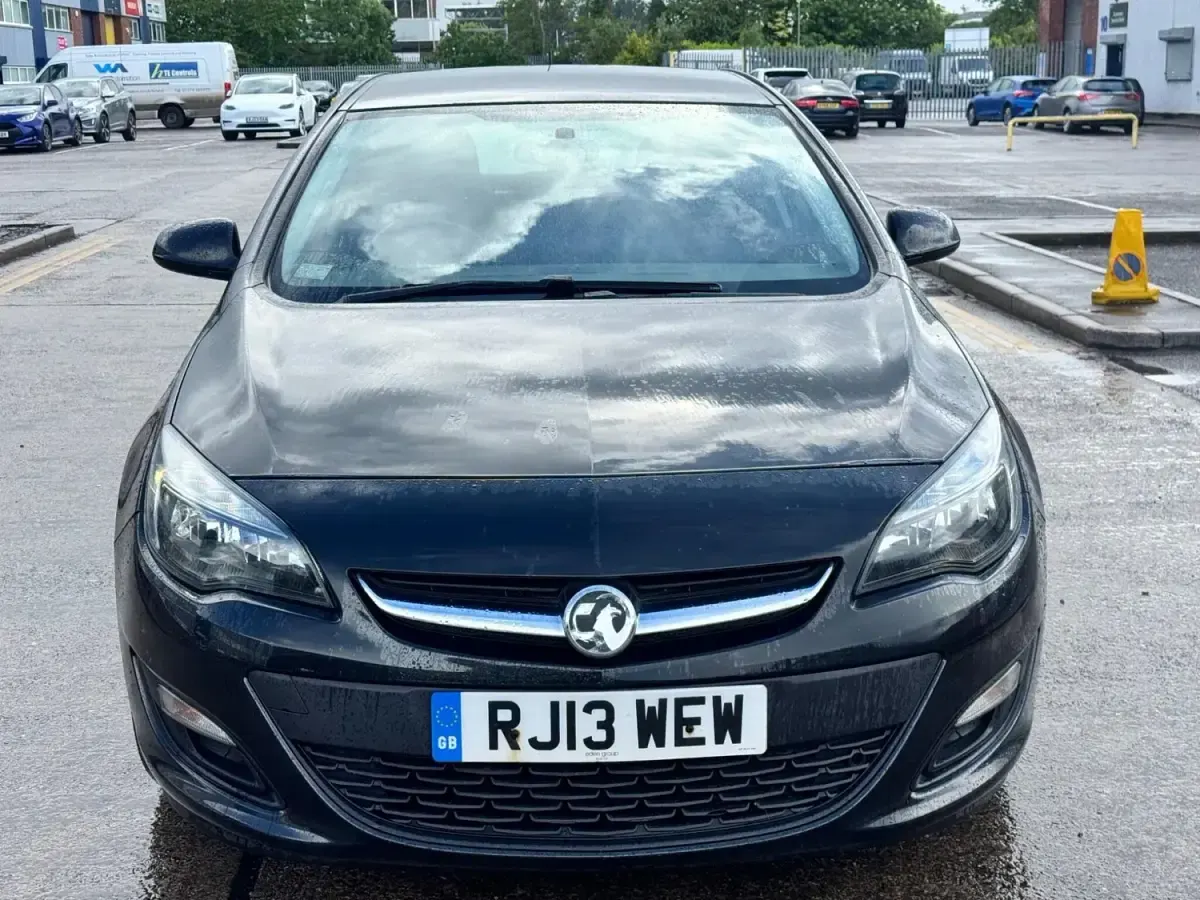 Gebraucht Vauxhall Astra 2013 Schwarz Kleinwagen