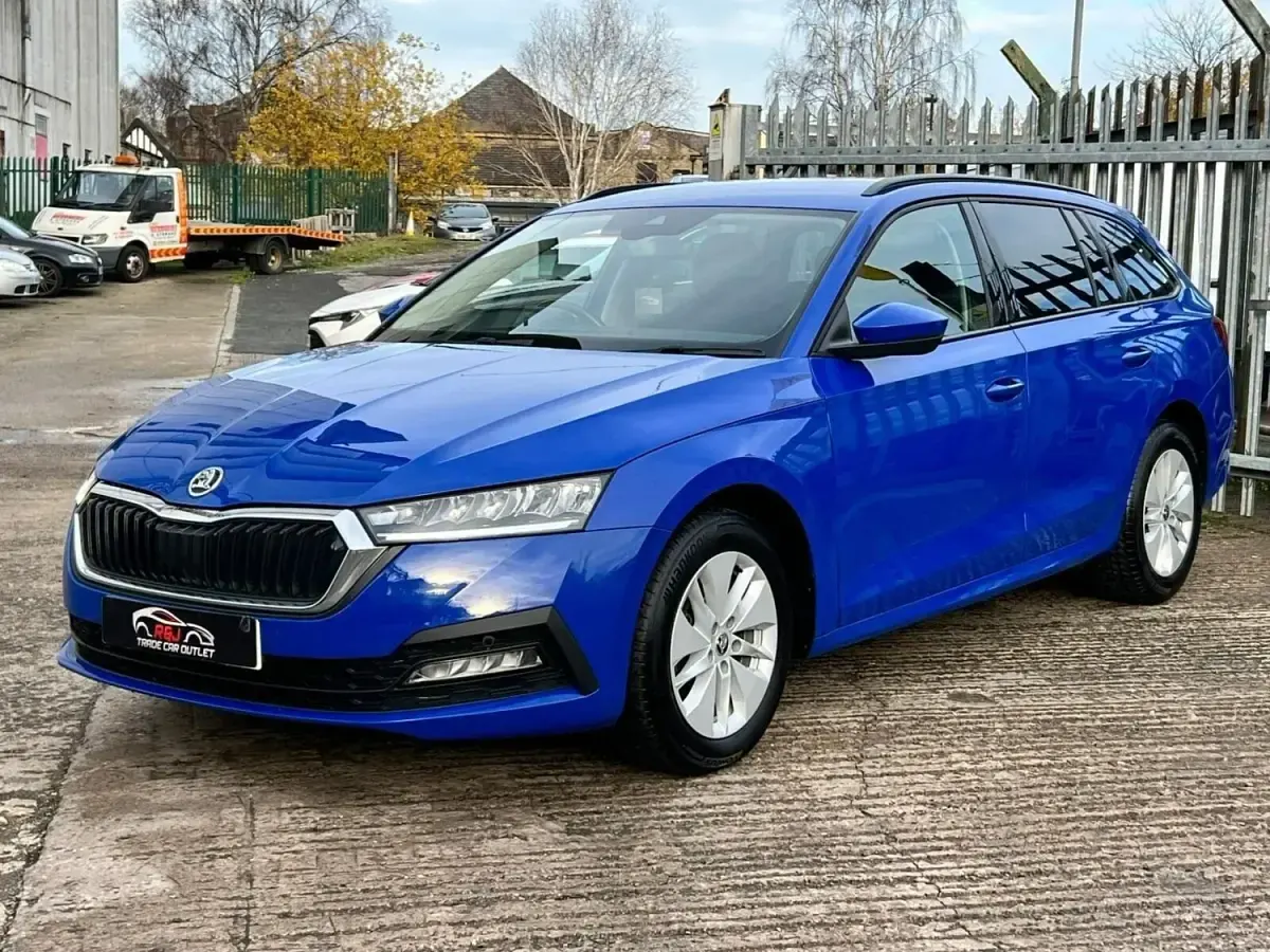 Usado Skoda Octavia SE Technology 2021 Azul Familiar