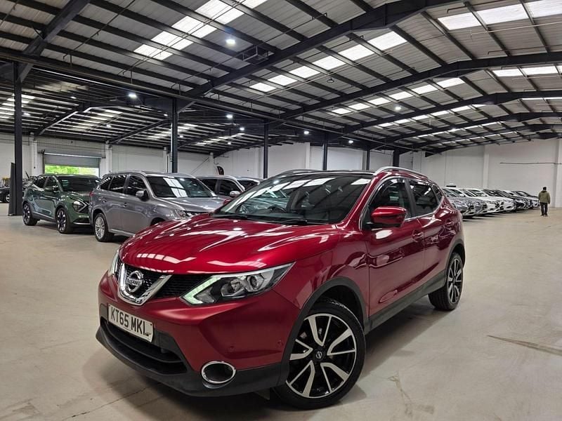 Used Nissan Qashqai S 110 HP (80 kW) 2016 Red SUV