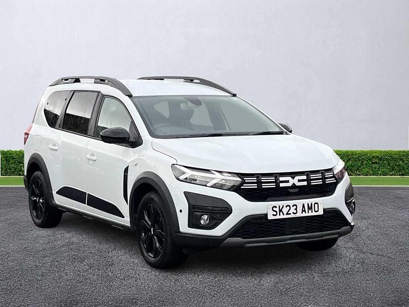 White Used 2023 Dacia Jogger Extreme MPV | £16,399 (Fair price) - Image 1/4