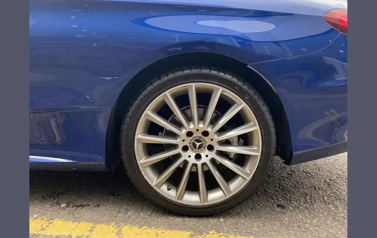 Usado Mercedes C220 AMG line 170 HP (125 kW) 2017 Azul Cabrios