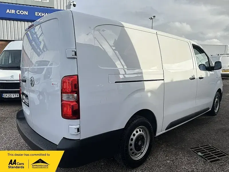 Used Vauxhall Vivaro 145 HP (106 kW) 2024 White MPV