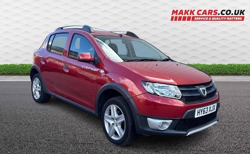 Red Used 2013 Dacia Sandero Lauréate Hatchback | £4,395 (Fair price) - Image 1/4