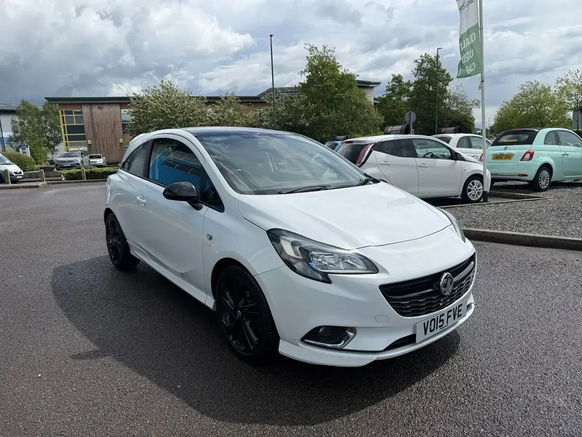 Used Vauxhall Corsa Edition 90 HP (66 kW) 2015 White Hatchback