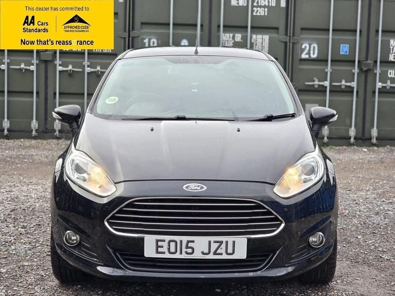 Used Ford Fiesta Zetec 105 HP (77 kW) 2015 Black Hatchback