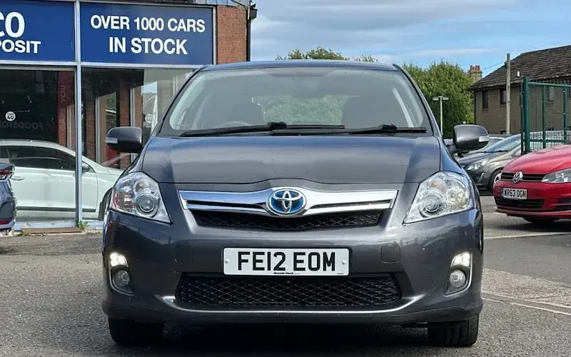 Used Toyota Auris Hybrid T4 136 HP (100 kW) 2012 Grey Hatchback