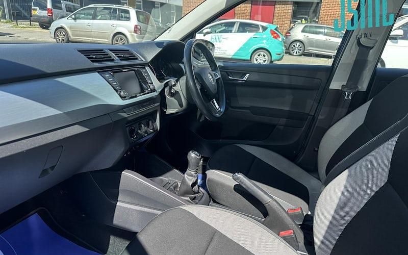 Begagnad Skoda Fabia Colour Edition 90 HK (66 kW) 2017 Blå Halvkombi