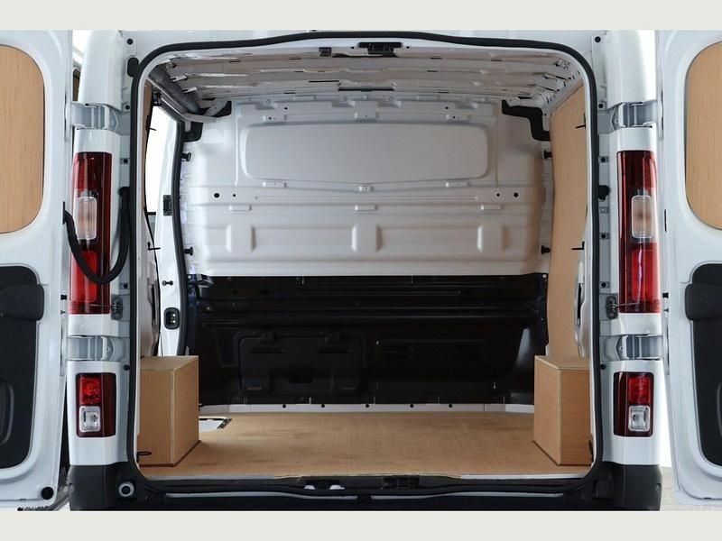 Usado Renault Trafic 150 HP (110 kW) 2024 Cinzento Monovolume