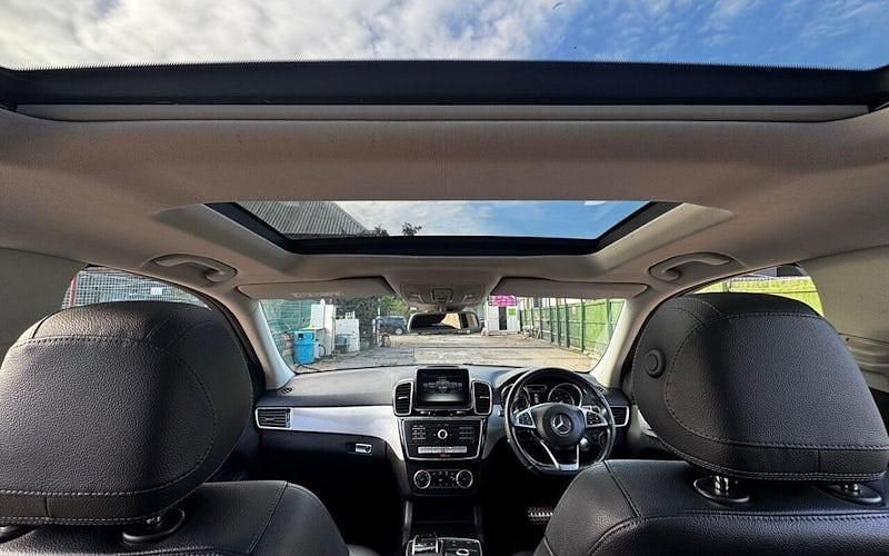 Used Mercedes GLE250 AMG Line Premium 204 HP (150 kW) 2017 Black Estate