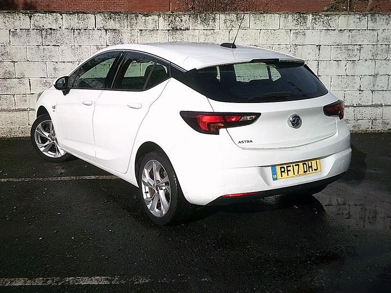 Used Vauxhall Astra SRi 2017 Summit white Hatchback
