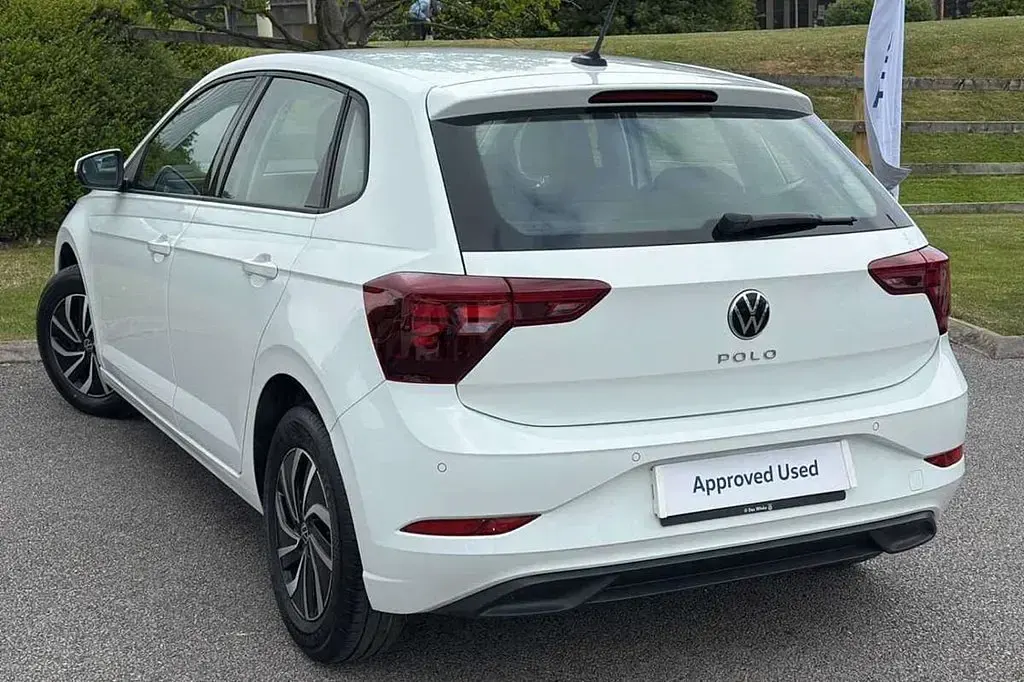 Used VW Polo Life 95 HP (69 kW) 2024 White Hatchback