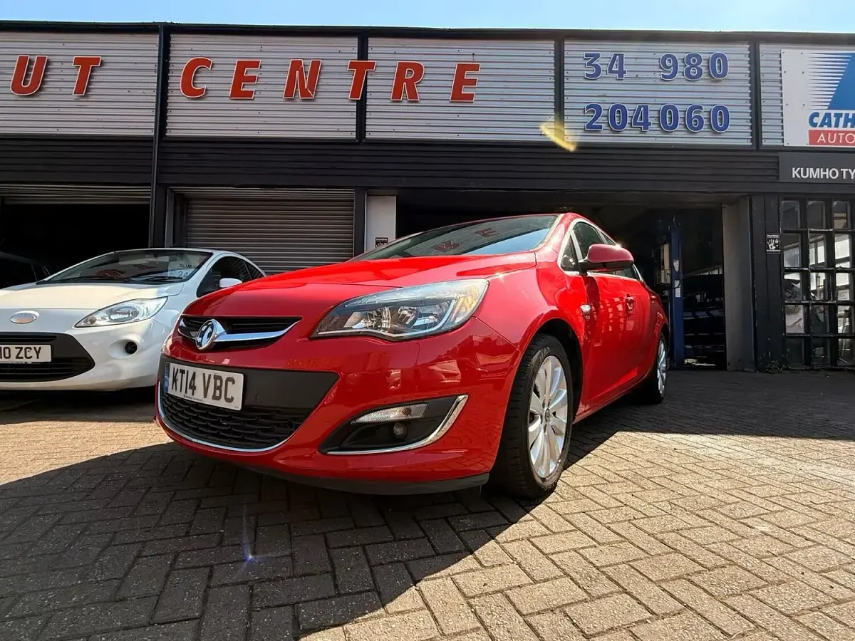 Used Vauxhall Astra Elite 2014 Red Hatchback