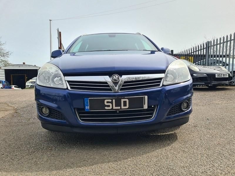 Second-hand Vauxhall Astra Design Edition 138 CP (101 kW) 2009 Albastru Break