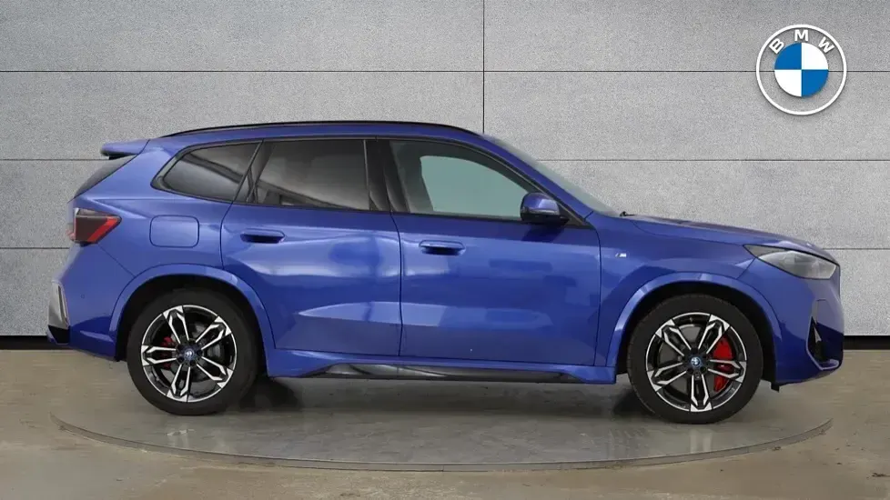 Usado BMW iX1 M Sport 147 kW (201 HP) 2025 Azul SUV